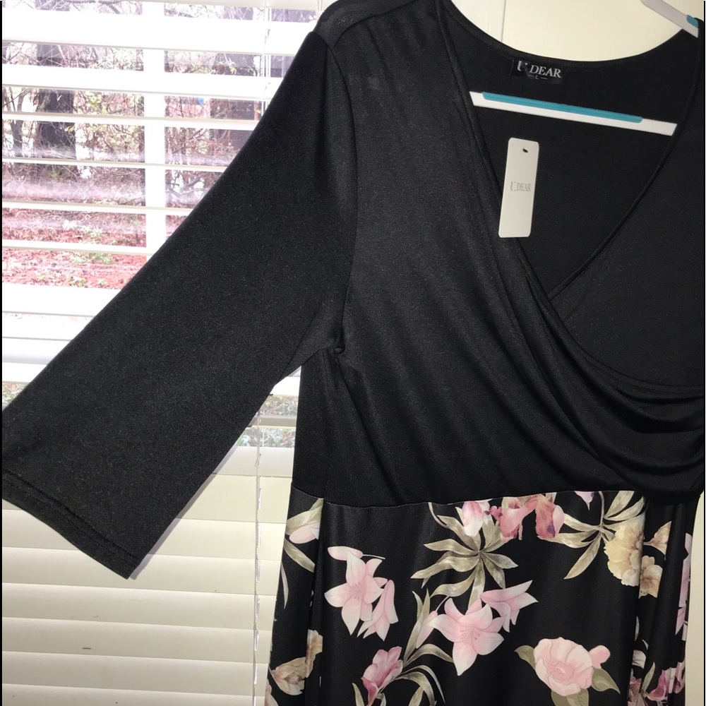 U dear dress. Never worn... Size Large